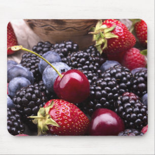 Mousepad Frutas saborosos do verão em uma mesa de madeira