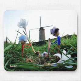 Mousepad Fubby's bij een molen planten een krokus bol.