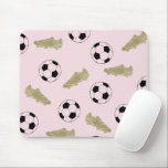 Mousepad Futebol Clássico Moderno Limpa Bola Cor-de-Rosa<br><div class="desc">O futebol clássico personalizado, os calçados de futebol e de futebol, limpa o design de logotipo na textura de folha de papel dourada. Presente simples e minimalista para o seu treinador de futebol ou equipe de futebol. design de ouro e na moda de futebol. Presente personalizado para um jogador de...</div>