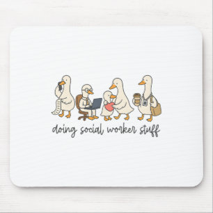 Mousepad Ganso Fofo Fazendo Coisas de Assistente Social, Sa