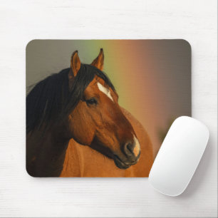 Mousepad Garanhão Selvagem, Luz Dourada e Arco-íris