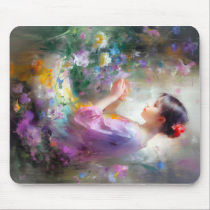 Mousepad Garota admirando uma flor em suas mãos