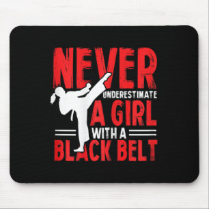 Mousepad Garota de Karatê Feminino Nunca Subestime Uma Garo