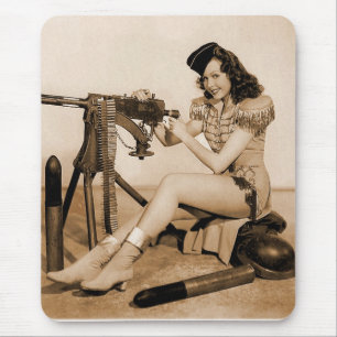 Mousepad Garota Metralhadora Mulher Vintage Retro