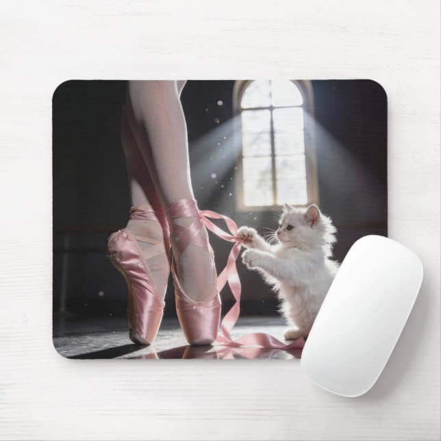 Mousepad Gatinho Branco Desamarrando um Sapato de Bailarina (Com mouse)