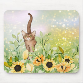 Mousepad Gato castanho giro bonito num musepaque de jardim 