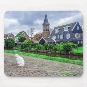 Mousepad Gato na vila tradicional de pesca
