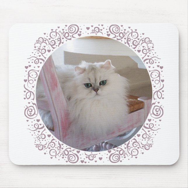 Mousepad Gato Persa Branco em uma Cadeira Rosa (Frente)