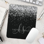Mousepad Glam Black Silver Glitter Monograma<br><div class="desc">Placa de Mouse Elegante de Monograma de Glam Black Silver Glitter Elegante. Personalize facilmente este design da pastilha chic do mouse moderno com elegante brilho prateado em um fundo preto. O design apresenta seu monograma manuscrito com toalhetes bonito e nome.</div>