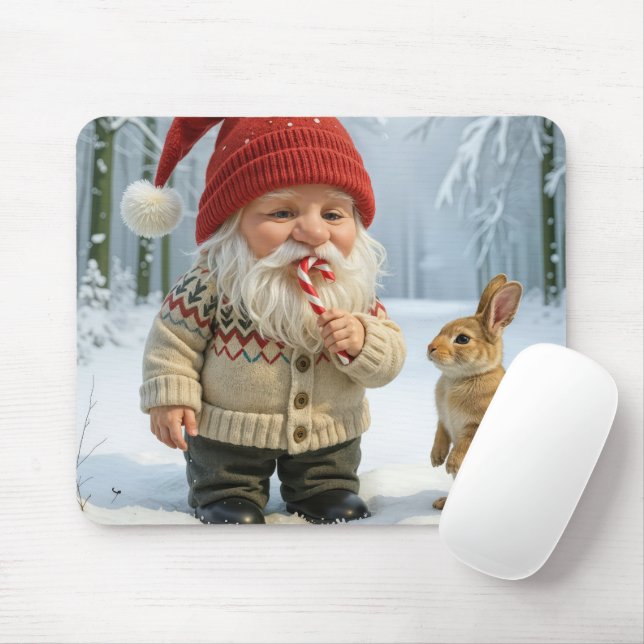 Mousepad Gnomo com um doce na floresta nevada (Com mouse)