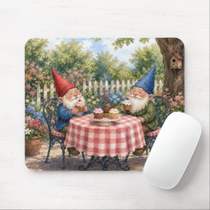 Mousepad Gnômos de Jardim Comendo Cupcakes