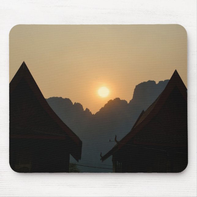 Mousepad Golden light on the peaks: sunset in Vang Vieng (Frente)