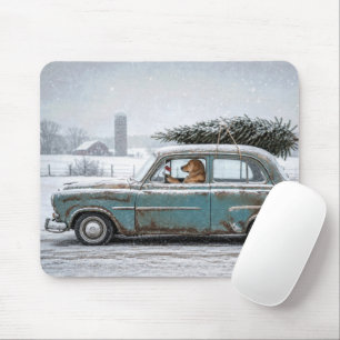 Mousepad Golden Retriever dirigindo carro retrô com pinheir