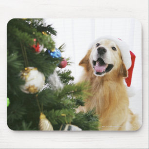 Mousepad Golden retriever que olha a árvore de Natal