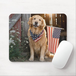 Mousepad Golden Retriever segurando uma bandeira americana