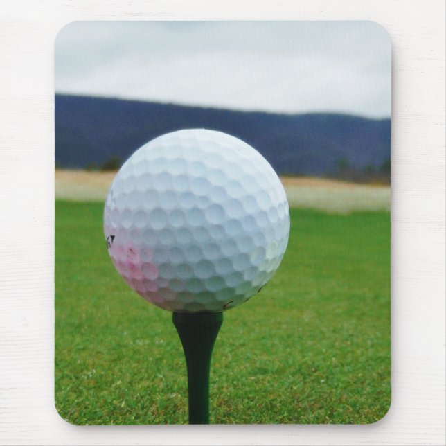 Mousepad Golf Ball em um campo de golfe na montanha (Frente)