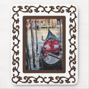 Mousepad Gondola enquadrada pelo ornamentado na Veneza