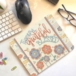Mousepad Graças Grata, abençoada, Bragadeira Floral<br><div class="desc">Diversão, moda, mousépias florais são inspiracionais, coloridos e caprichosos. Este na moda Inspirivity dragonfly mousepad vai parecer fantástico em sua casa, escritório, escola, dormitório ou de onde você trabalha. Perfeito para qualquer garota da idade. Faz presentes de colega de trabalho divertido. Fato divertido: as Pessoas adoram visitar as páginas Inspirivity...</div>