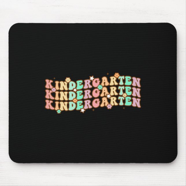 Mousepad Groovy Kindergarten Vibes Enfrenta Professores Ret (Frente)