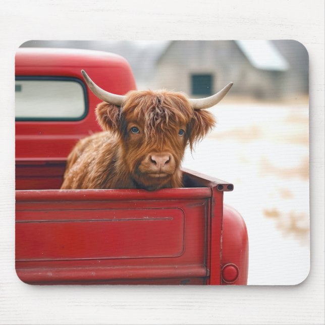 Mousepad Highland Cow In a Red Retro Pickup Truck (Frente)