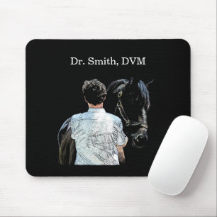 Mousepad Homem Segurando Pão De Rato Escuro De Cavalo