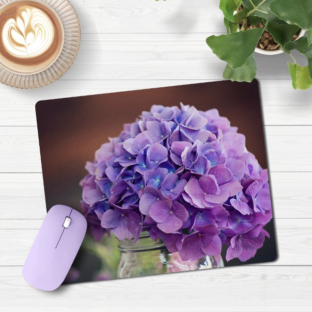 Mousepad Hydrangea roxa na fotografia de Mason Jar (Purple Hydrangea in Mason Jar Photograph Mouse Pad)