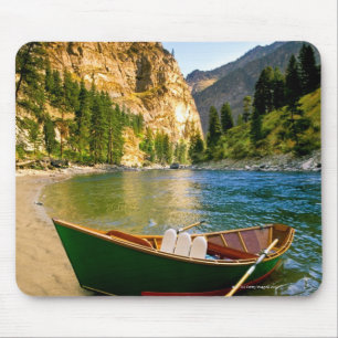 Mousepad IDAHO, barco de pesca em um Sandy Beach no
