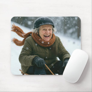 Mousepad Idosa Deslizando Colina Abaixo