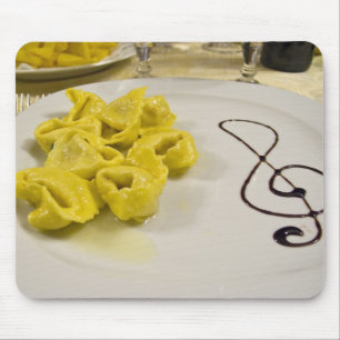Mousepad Itália, Cento. Um prato de tortellini de queijo