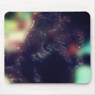 Mousepad Jaguar com efeito escurecido e explosões de cor su