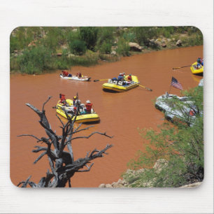 Mousepad Jangadas movidas a remo entram no rio Colorado