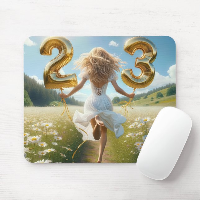 Mousepad Jovem Mulher Correndo Com Balões De Aniversário (Com mouse)