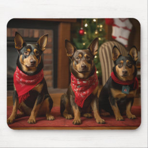 Mousepad Kelpie australiano junto à lareira de Natal