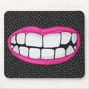 Mousepad lábios cor-de-rosa sorriem com dentes grandes