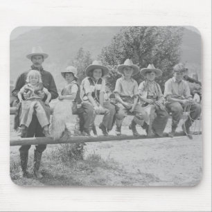 Mousepad Larry Larom com seis crianças