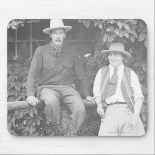 Mousepad Larry Larom e um levantamento das mulheres