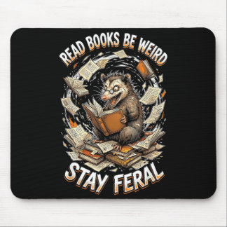 Mousepad Ler livros é estranho ficar selvagem gambá engraça