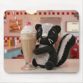 Mousepad Lindo Esquilo de Crochê no Diner Retro