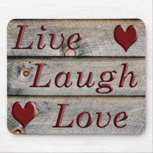 Mousepad Live Laugh Love no lado de um celeiro
