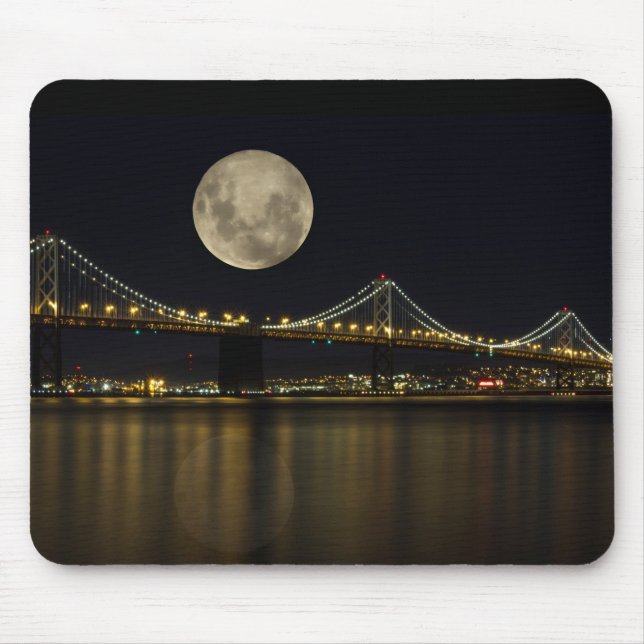 Mousepad Lua cheia sobre a ponte do compartimento (Frente)
