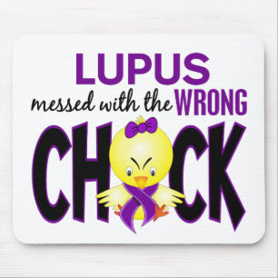 Mousepad Lúpus sujado com o pintinho errado