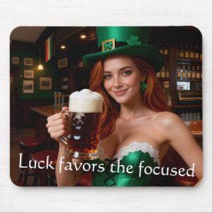Mousepad Maeve no Pub Irlandês Emerald Corset Dia de São Pa