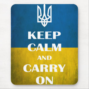 Mousepad Mantenha a calma e o carregar no tridente de emble