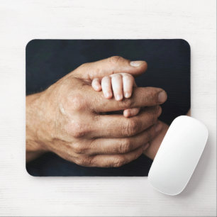 Mousepad Mão do Bebê Agarrando a Mão do Papai