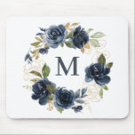 Mousepad Marinho Azul Rosas De Aquarela Floral Monograma<br><div class="desc">Prato botânico elegante e caprichoso. Apresenta uma camada floral de cor aquosa de rosas azuis marinhos e peões,  cor verde e acentos de folha de ouro falsos. Personalize adicionando um monograma. Este marinho azul de coroa floral é perfeito como presente personalizado.</div>