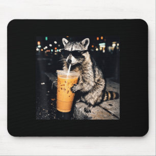 Mousepad Mascote guaxinim engraçado e legal bebendo café ge