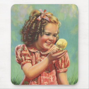 Mousepad Menina Antiga com Pintinho, Criança Feliz Sorriden