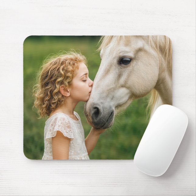 Mousepad Menina Beijando seu Cavalo (Com mouse)