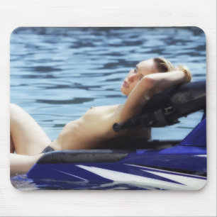 Mousepad Menina Sunbathing