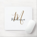 Mousepad Menino Elegante, Dourado Monograma, Escrita Raiz M<br><div class="desc">Um moderno e elegante Dourado Monograma Roteiro Girly Mouse Pad. Personalize este elegante design de mouse branco monograma com seu nome e monograma inicial em uma tipografia de chic,  trendy e girly script. Presente perfeito para ela.</div>